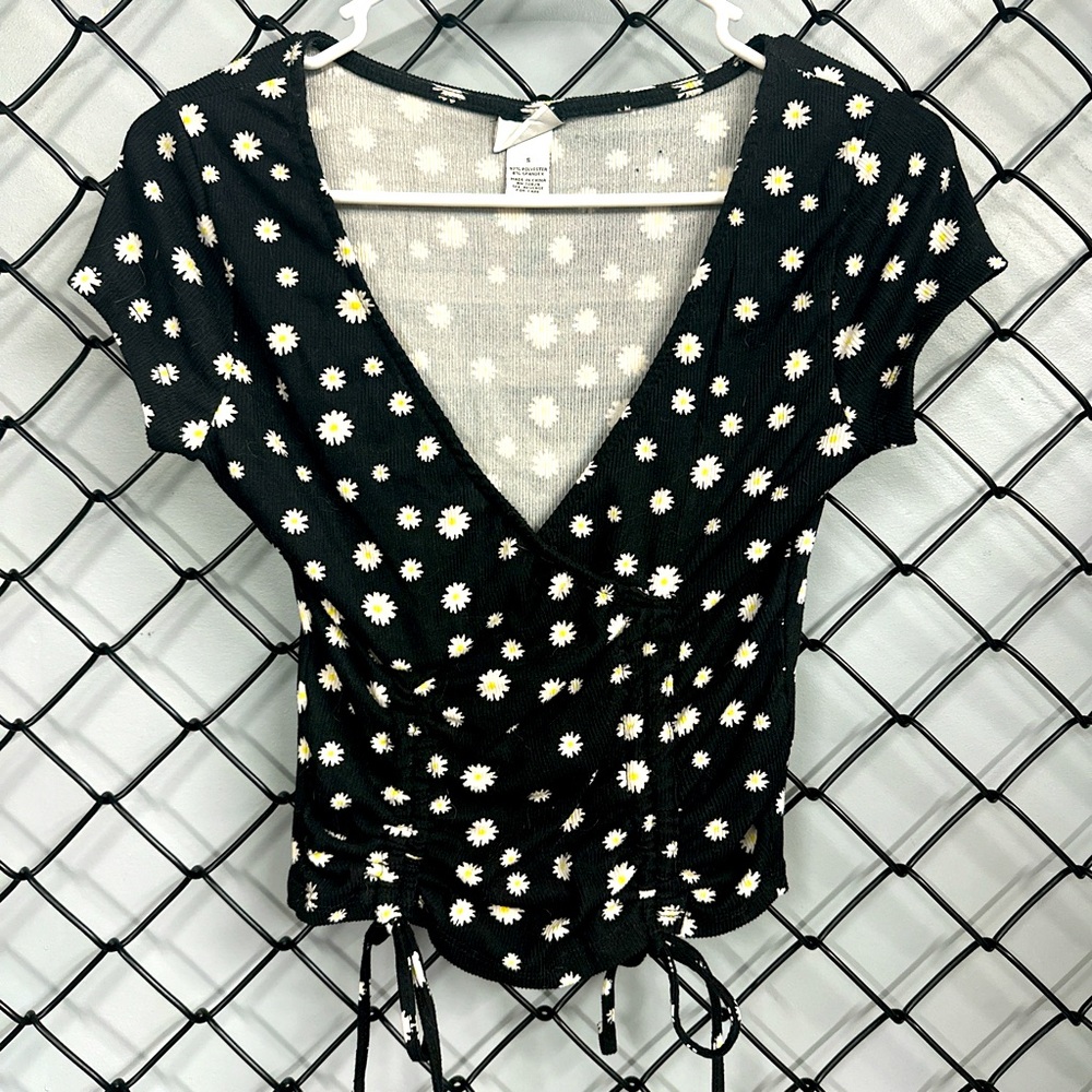 Daisy print top with ruched front